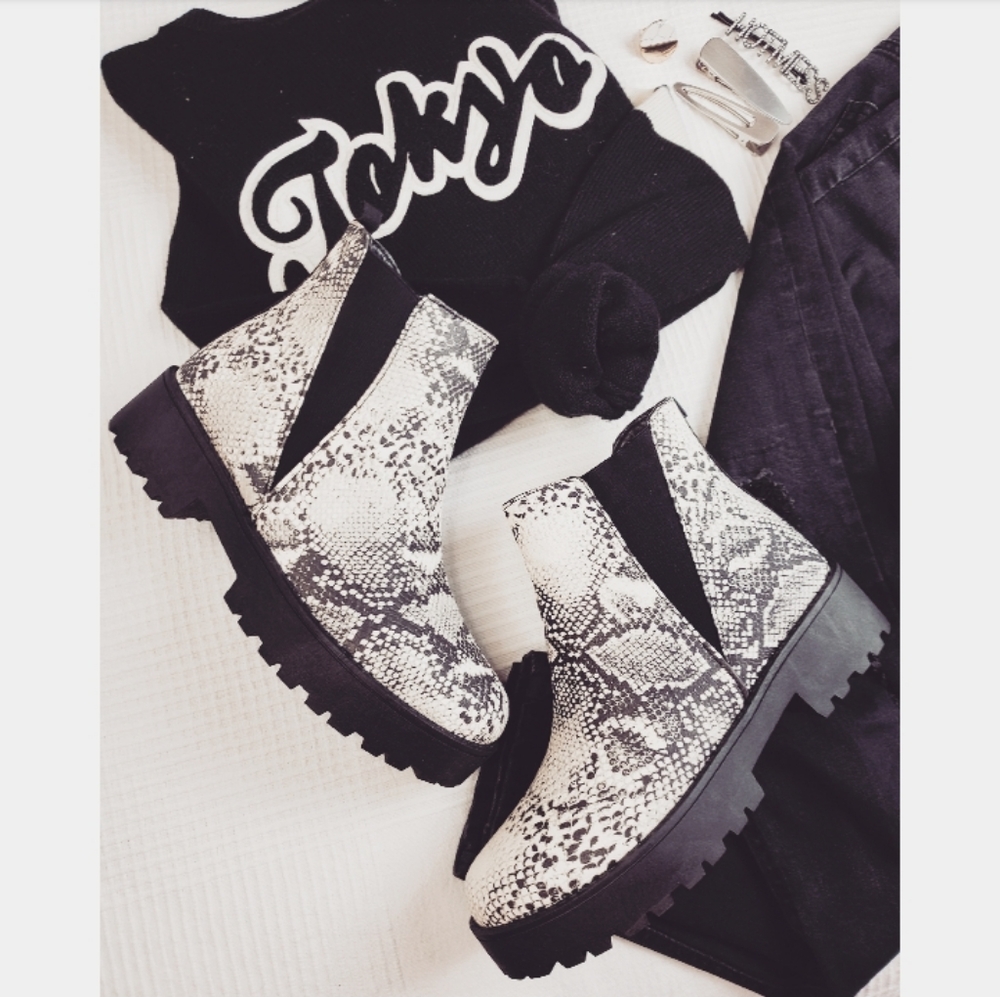 The Reign// snake print boot - Picture 2 of 5